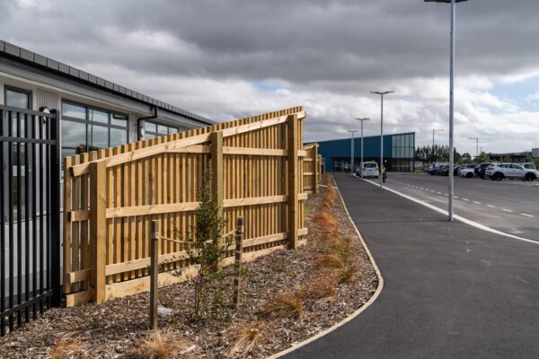 image of timber school fencing installed by Axiom Built at Pītau-Allenvale School in Belfast, Christchurch